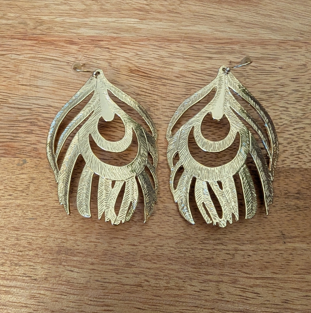 Kendra Scott Karina Feather Statement Earrings in Gold